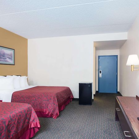 Days Inn By Wyndham Chambersburg Exterior photo