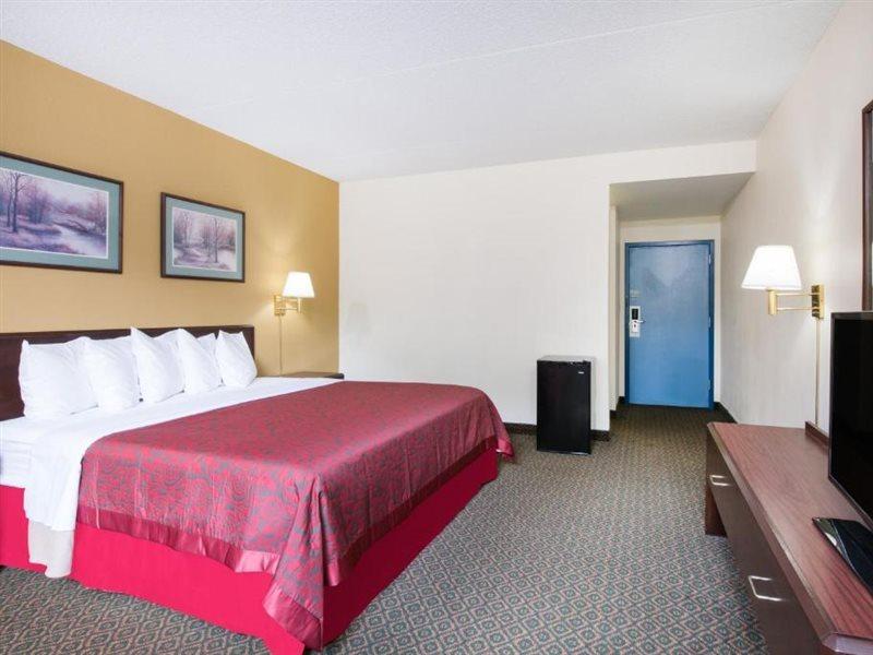 Days Inn By Wyndham Chambersburg Exterior photo