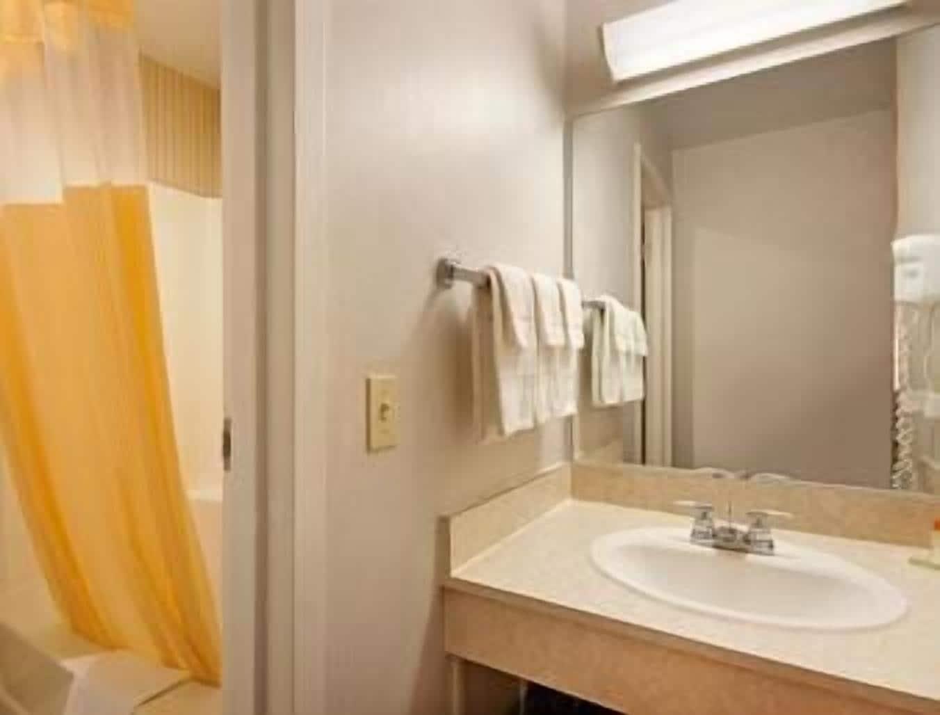 Days Inn By Wyndham Chambersburg Exterior photo