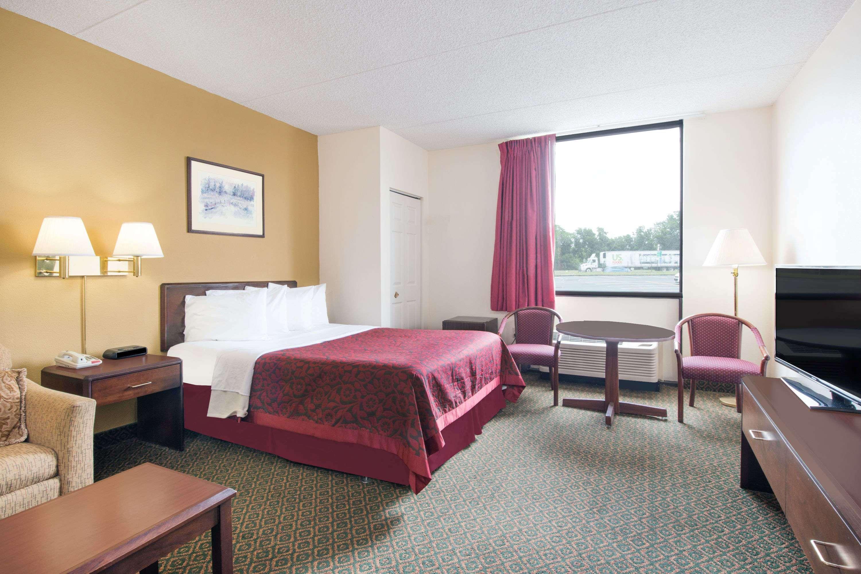 Days Inn By Wyndham Chambersburg Exterior photo